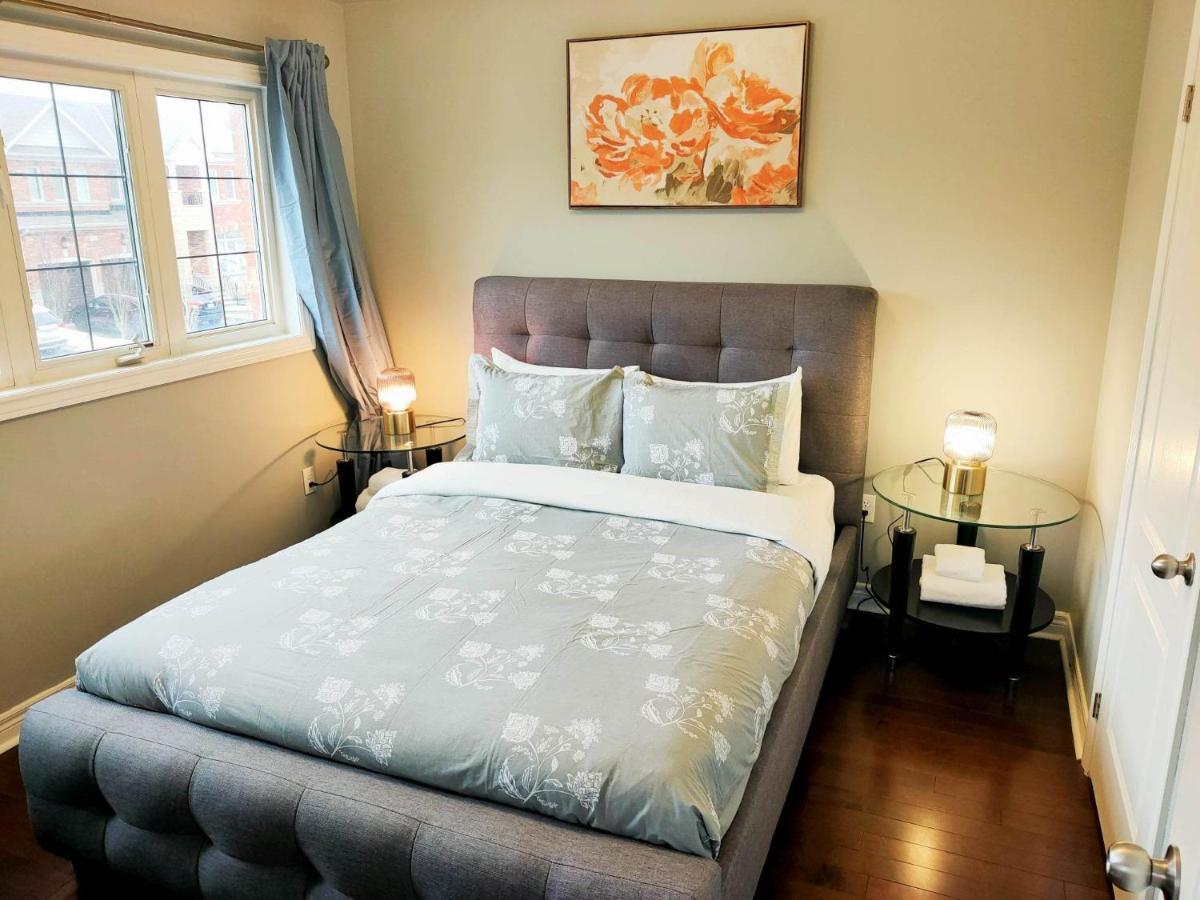 Affordable Room With Free Parking In Newmarket On エクステリア 写真