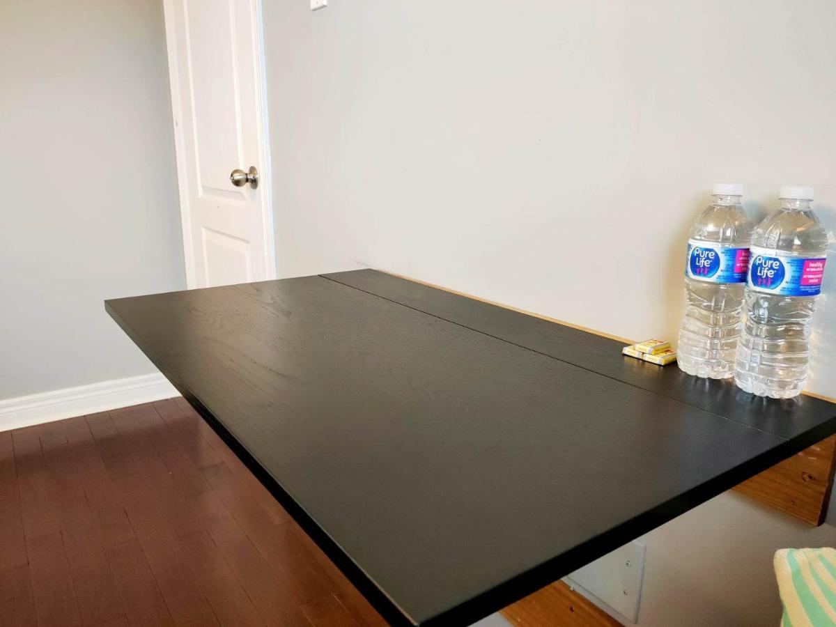 Affordable Room With Free Parking In Newmarket On エクステリア 写真