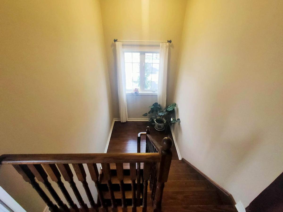 Affordable Room With Free Parking In Newmarket On エクステリア 写真