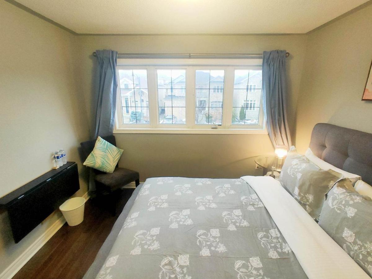 Affordable Room With Free Parking In Newmarket On エクステリア 写真