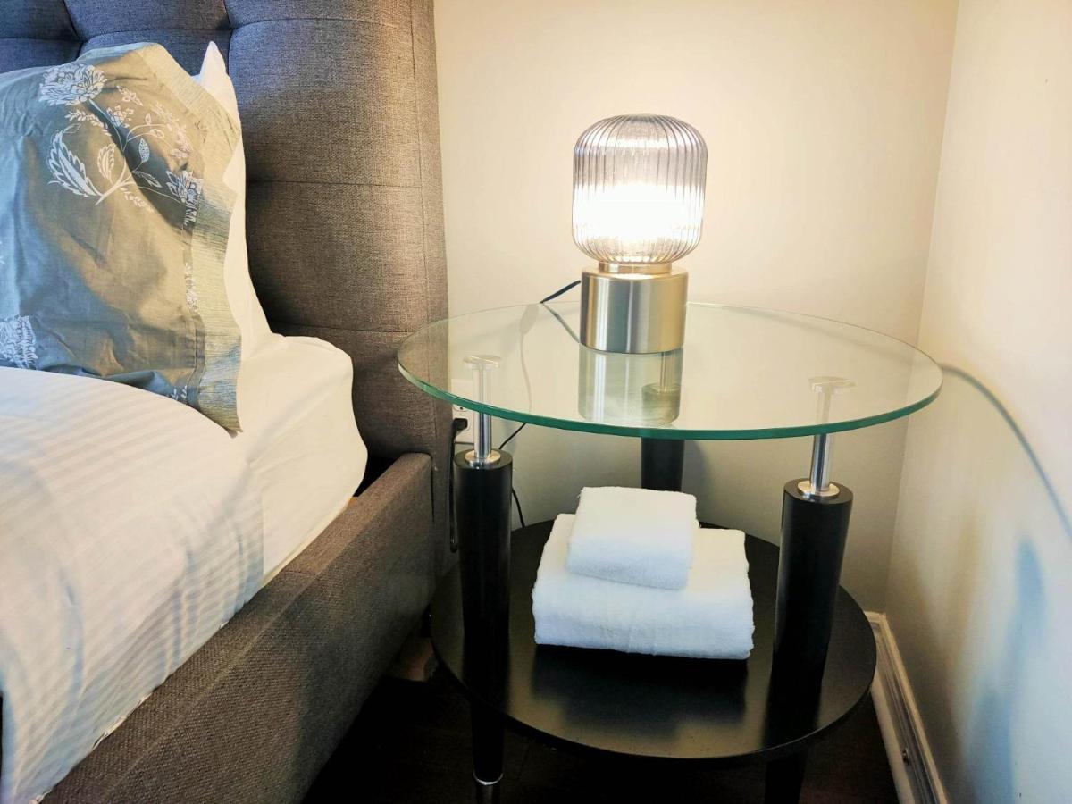 Affordable Room With Free Parking In Newmarket On エクステリア 写真