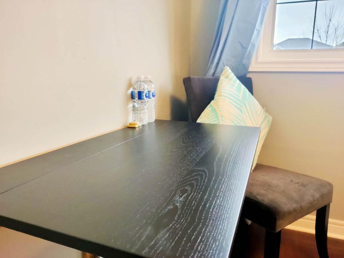 Affordable Room With Free Parking In Newmarket On エクステリア 写真