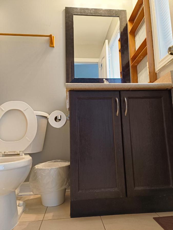 Affordable Room With Free Parking In Newmarket On エクステリア 写真