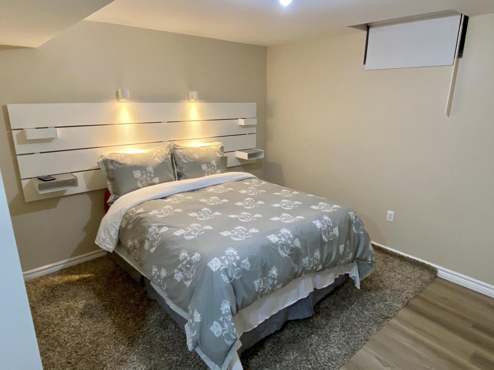 Affordable Room With Free Parking In Newmarket On エクステリア 写真