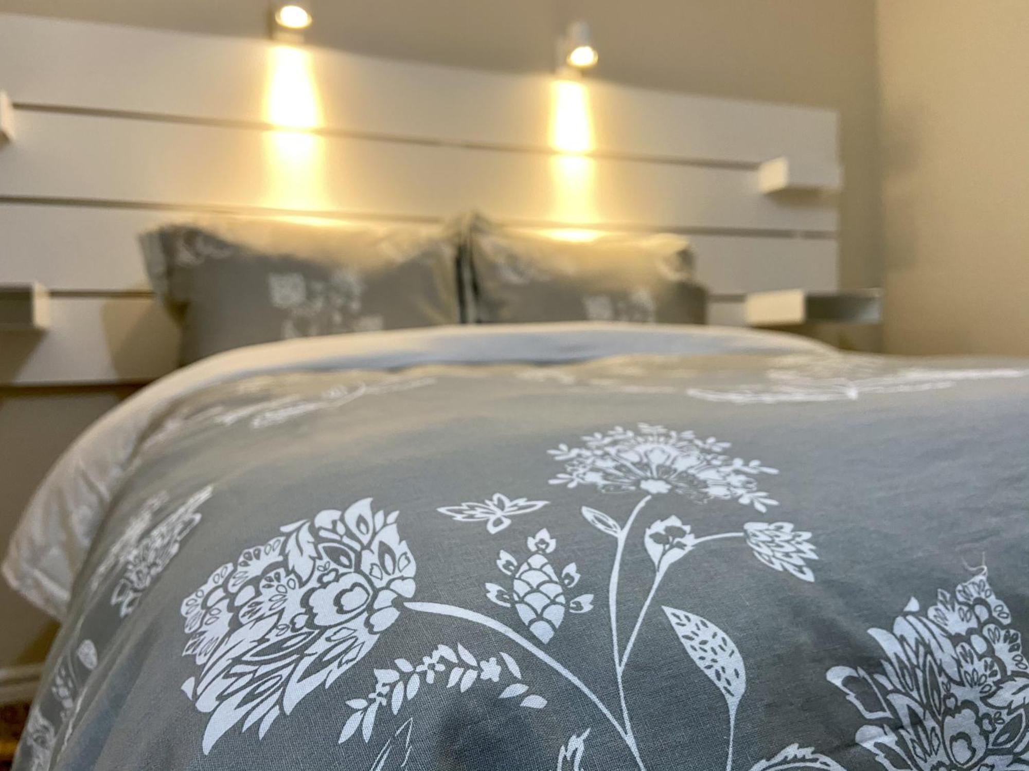 Affordable Room With Free Parking In Newmarket On エクステリア 写真